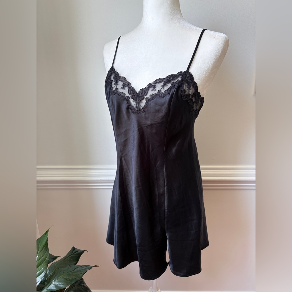Vintage Y2K Victoria's Secret Black Satin Slip Size Medium